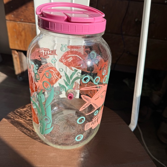 Vintage Sun Tea Glass Dispenser with Pink Lid and Fish Design - Picture 2 of 4